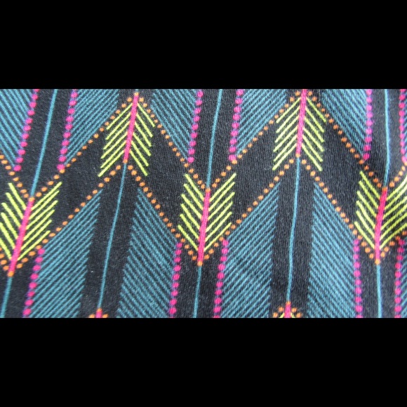 Divided H&M Sweatshirt With Cute Design Crew Neck - Picture 2 of 7